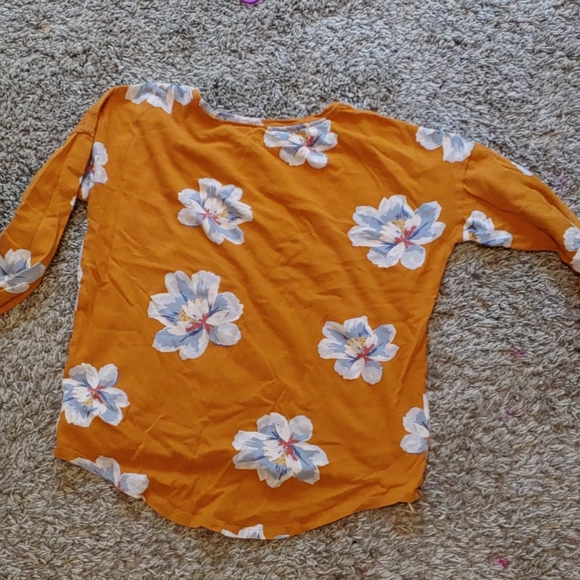Flower shirt - Picture 2 of 2